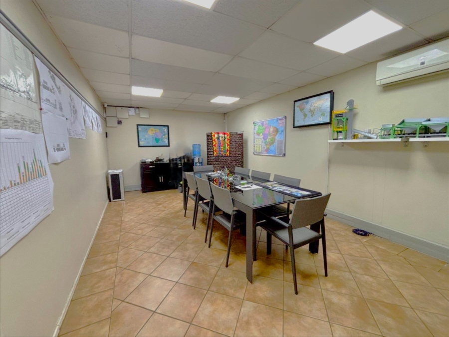 To Let Commercial Property for Rent in Mahogany Ridge KwaZulu-Natal