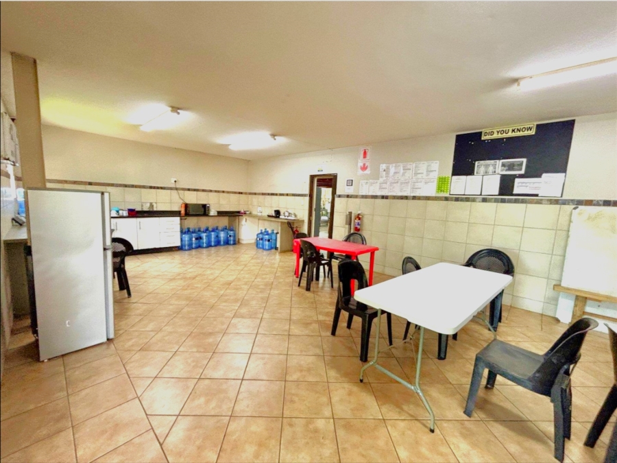 To Let Commercial Property for Rent in Mahogany Ridge KwaZulu-Natal