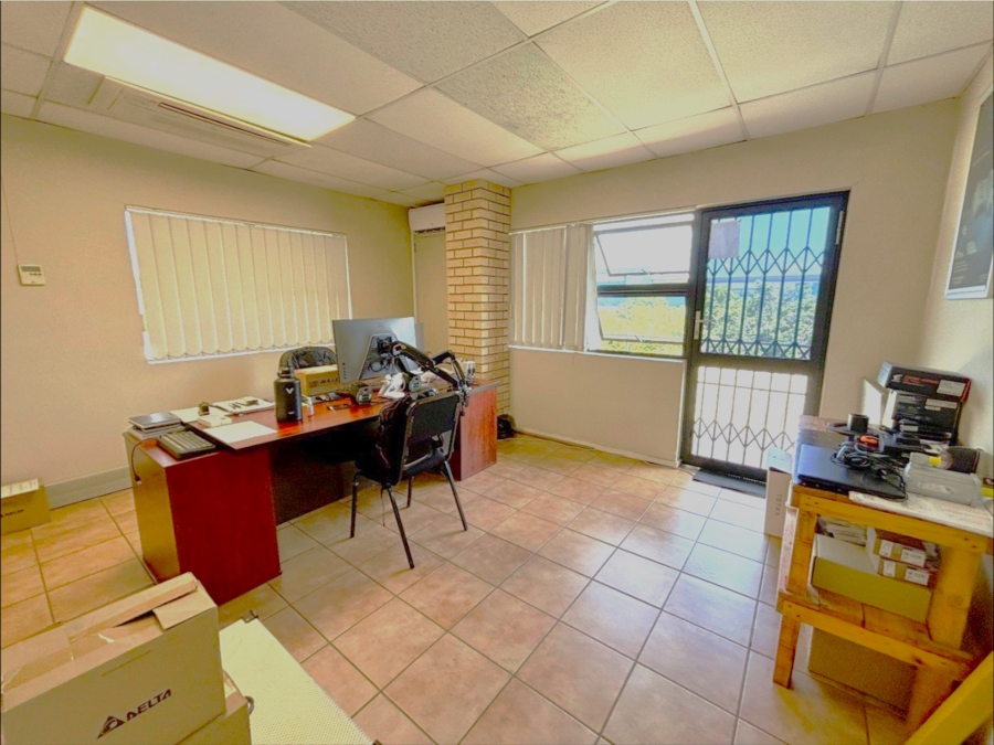 To Let Commercial Property for Rent in Mahogany Ridge KwaZulu-Natal