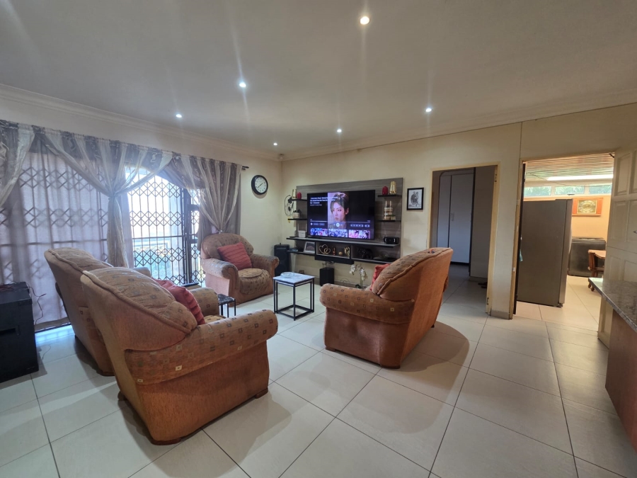 8 Bedroom Property for Sale in Shallcross KwaZulu-Natal