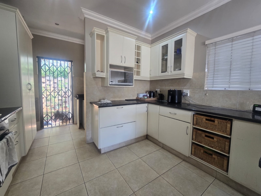 To Let 4 Bedroom Property for Rent in Athlone KwaZulu-Natal