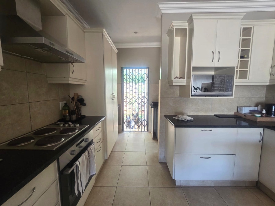 To Let 4 Bedroom Property for Rent in Athlone KwaZulu-Natal
