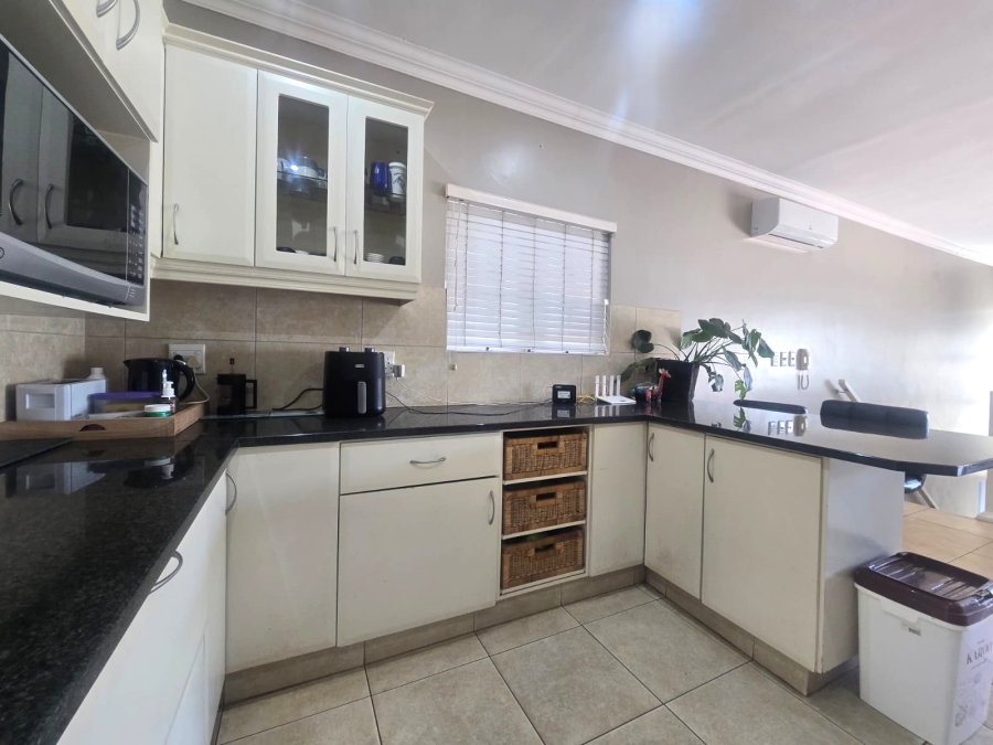 To Let 4 Bedroom Property for Rent in Athlone KwaZulu-Natal