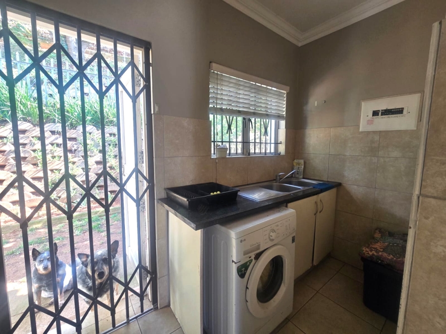 To Let 4 Bedroom Property for Rent in Athlone KwaZulu-Natal