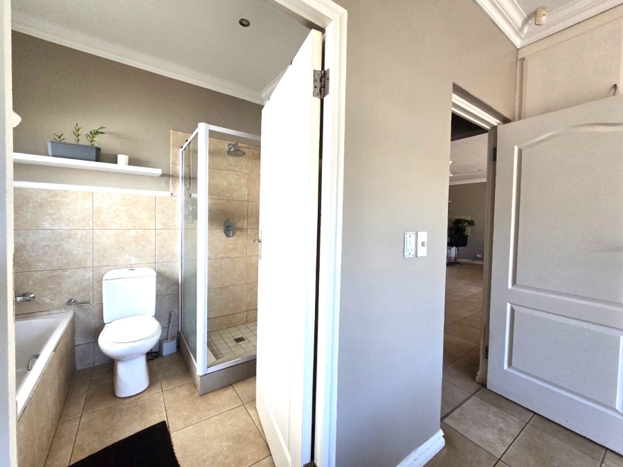 To Let 4 Bedroom Property for Rent in Athlone KwaZulu-Natal