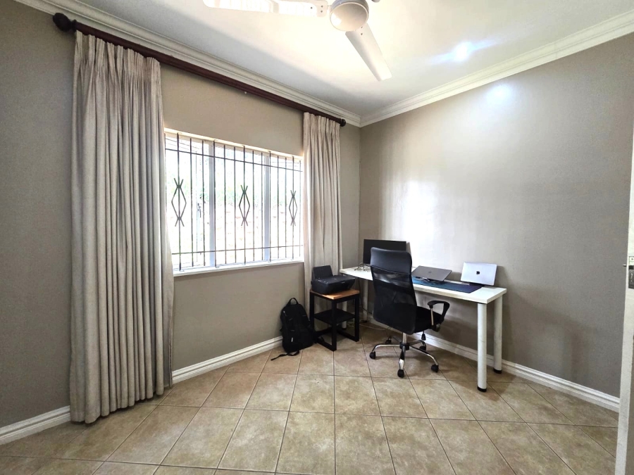 To Let 4 Bedroom Property for Rent in Athlone KwaZulu-Natal