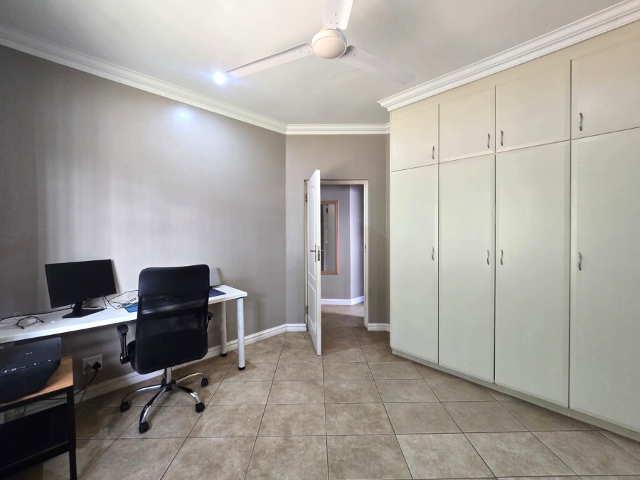 To Let 4 Bedroom Property for Rent in Athlone KwaZulu-Natal