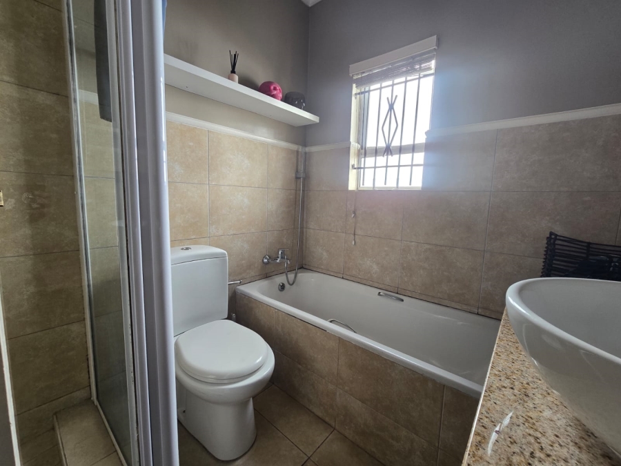 To Let 4 Bedroom Property for Rent in Athlone KwaZulu-Natal