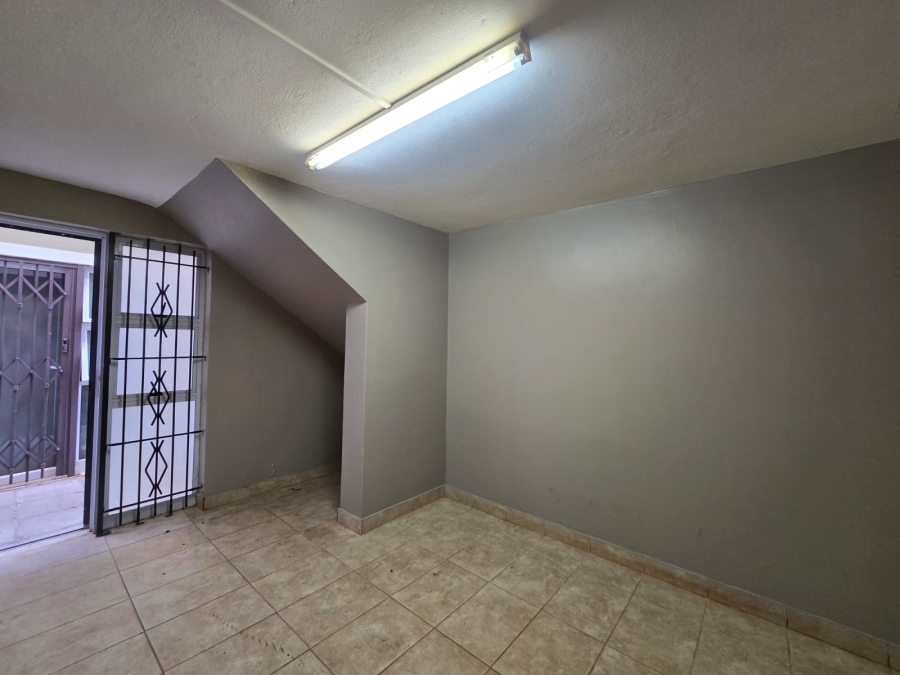 To Let 4 Bedroom Property for Rent in Athlone KwaZulu-Natal