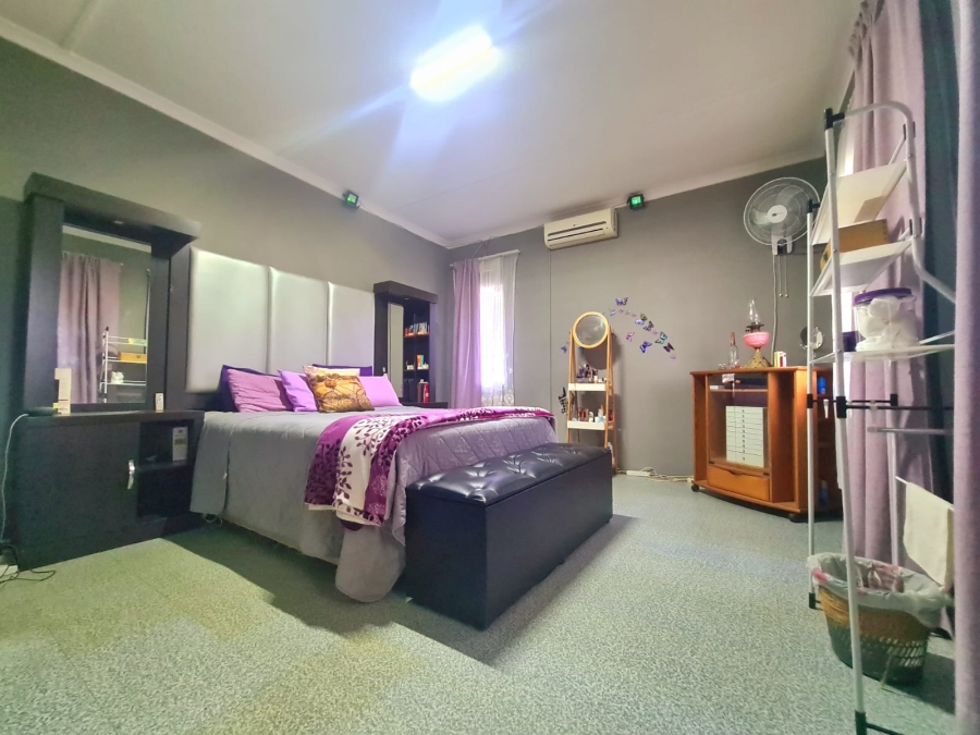 5 Bedroom Property for Sale in Mandeni KwaZulu-Natal