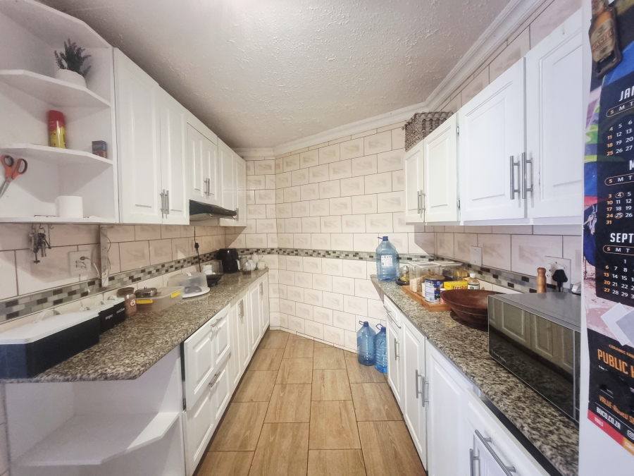 5 Bedroom Property for Sale in Richem KwaZulu-Natal