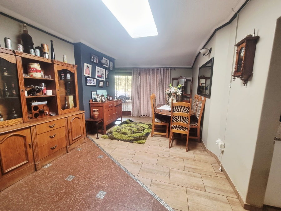 5 Bedroom Property for Sale in Richem KwaZulu-Natal