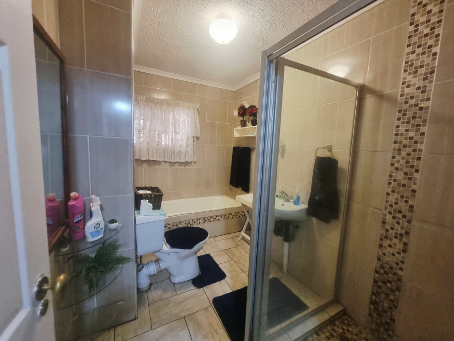 5 Bedroom Property for Sale in Richem KwaZulu-Natal