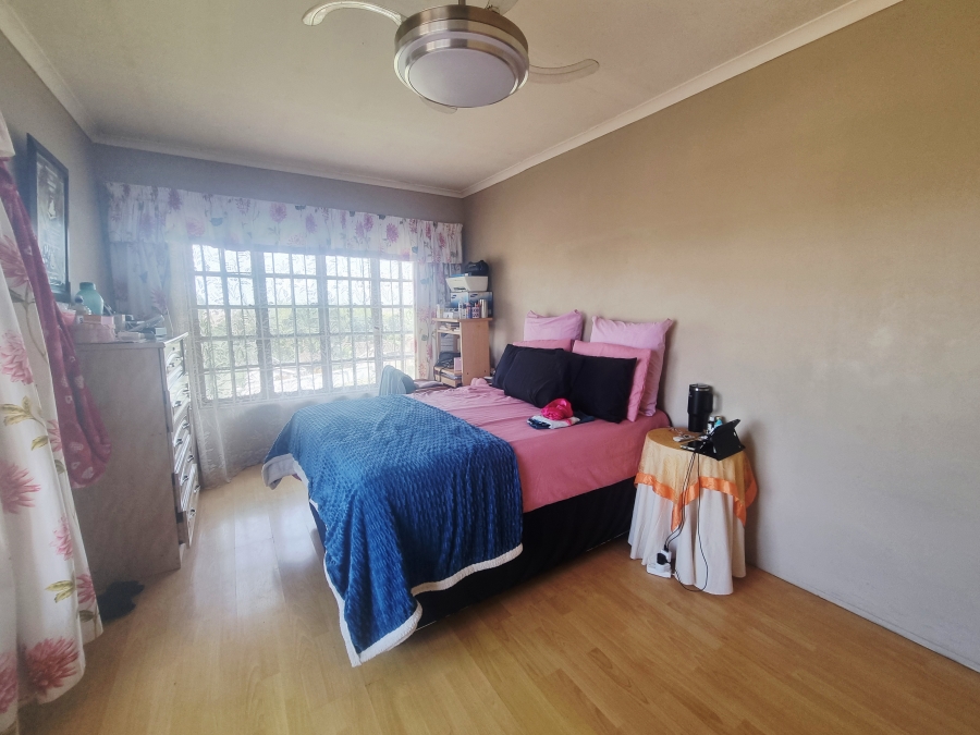 5 Bedroom Property for Sale in Richem KwaZulu-Natal