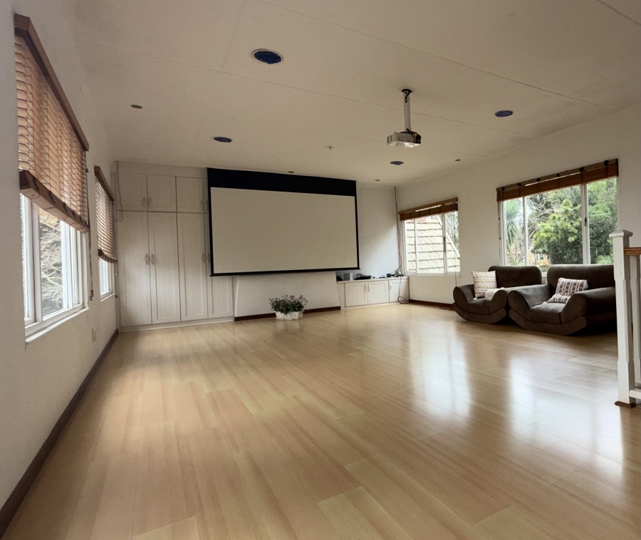 5 Bedroom Property for Sale in Kloof KwaZulu-Natal