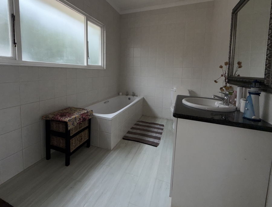 5 Bedroom Property for Sale in Kloof KwaZulu-Natal