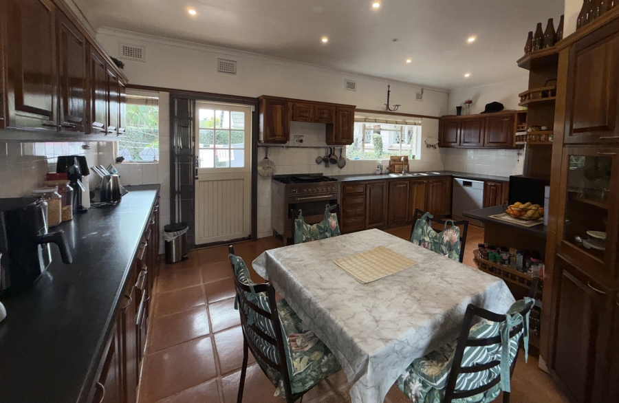 5 Bedroom Property for Sale in Kloof KwaZulu-Natal