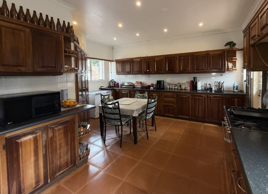 5 Bedroom Property for Sale in Kloof KwaZulu-Natal