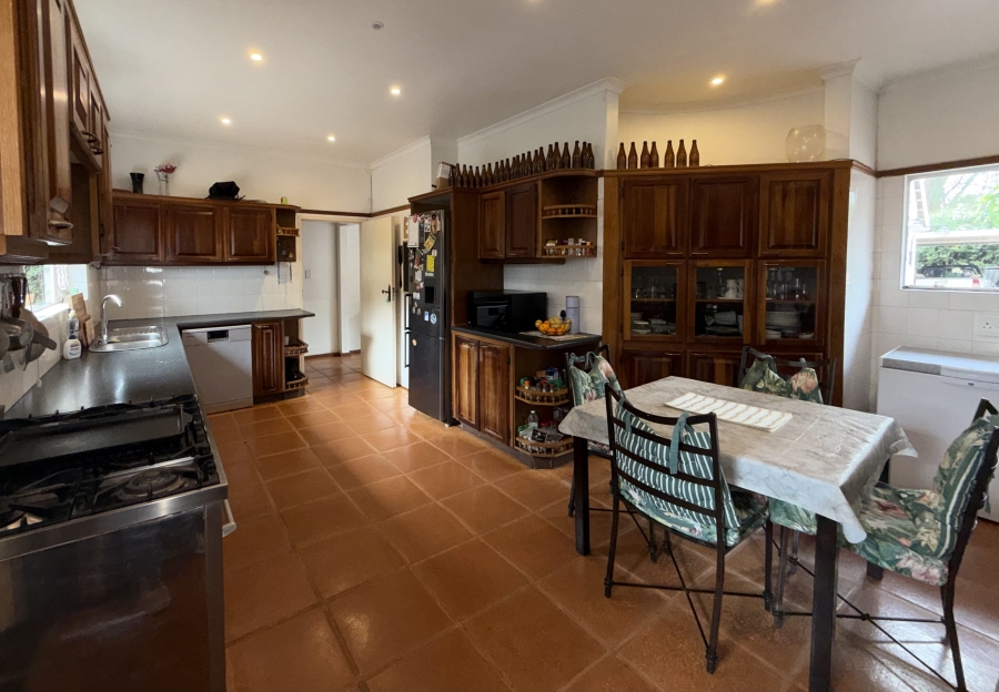 5 Bedroom Property for Sale in Kloof KwaZulu-Natal