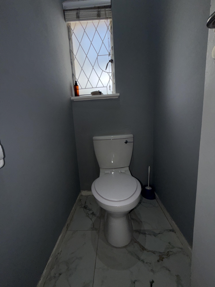 5 Bedroom Property for Sale in Kloof KwaZulu-Natal