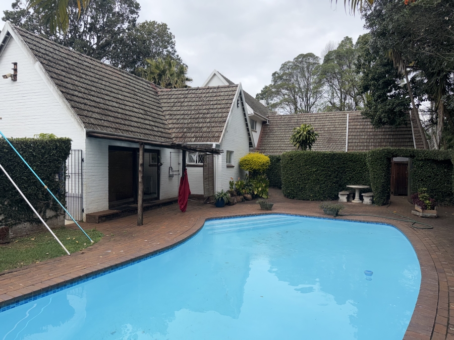 5 Bedroom Property for Sale in Kloof KwaZulu-Natal