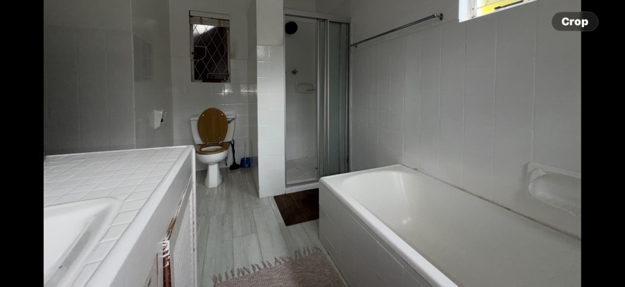 5 Bedroom Property for Sale in Kloof KwaZulu-Natal