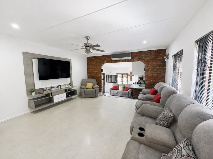 3 Bedroom Property for Sale in Ocean View KwaZulu-Natal