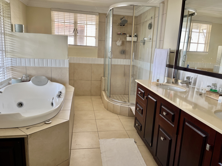 4 Bedroom Property for Sale in Worlds View KwaZulu-Natal