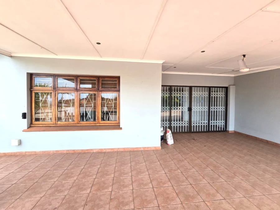 To Let 4 Bedroom Property for Rent in Athlone KwaZulu-Natal