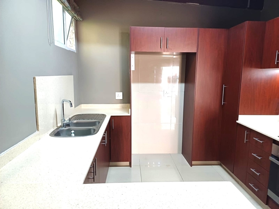 To Let 1 Bedroom Property for Rent in Ocean View KwaZulu-Natal