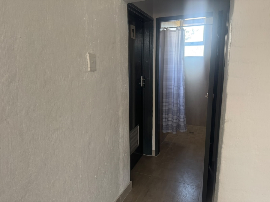 To Let Commercial Property for Rent in Glen Anil KwaZulu-Natal