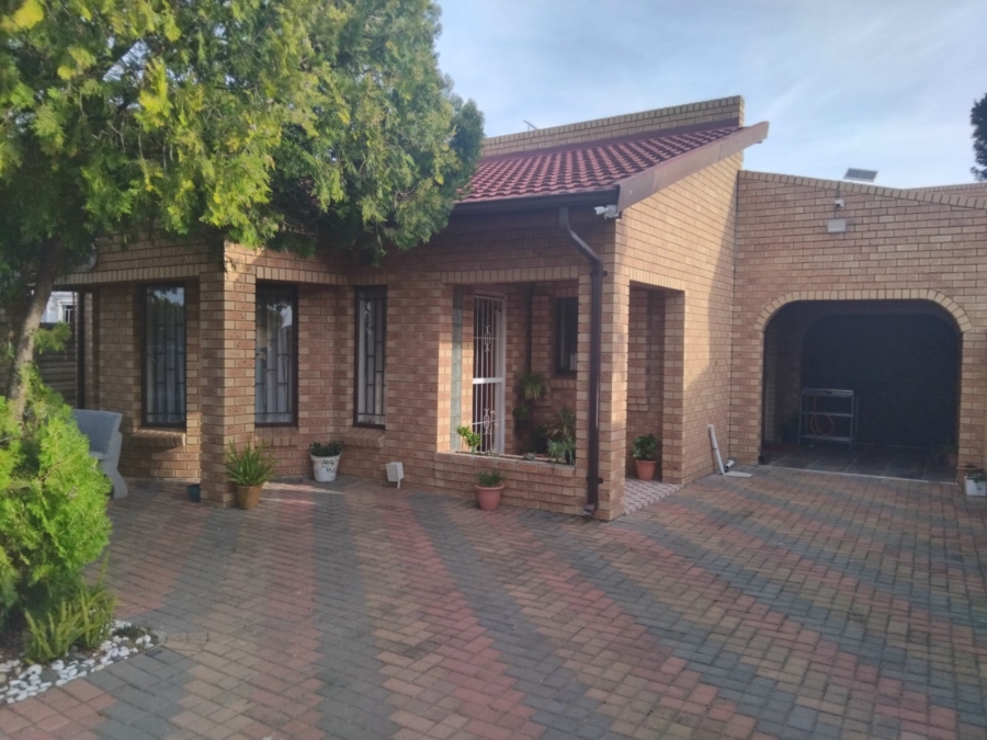4 Bedroom Property for Sale in Lennoxton KwaZulu-Natal