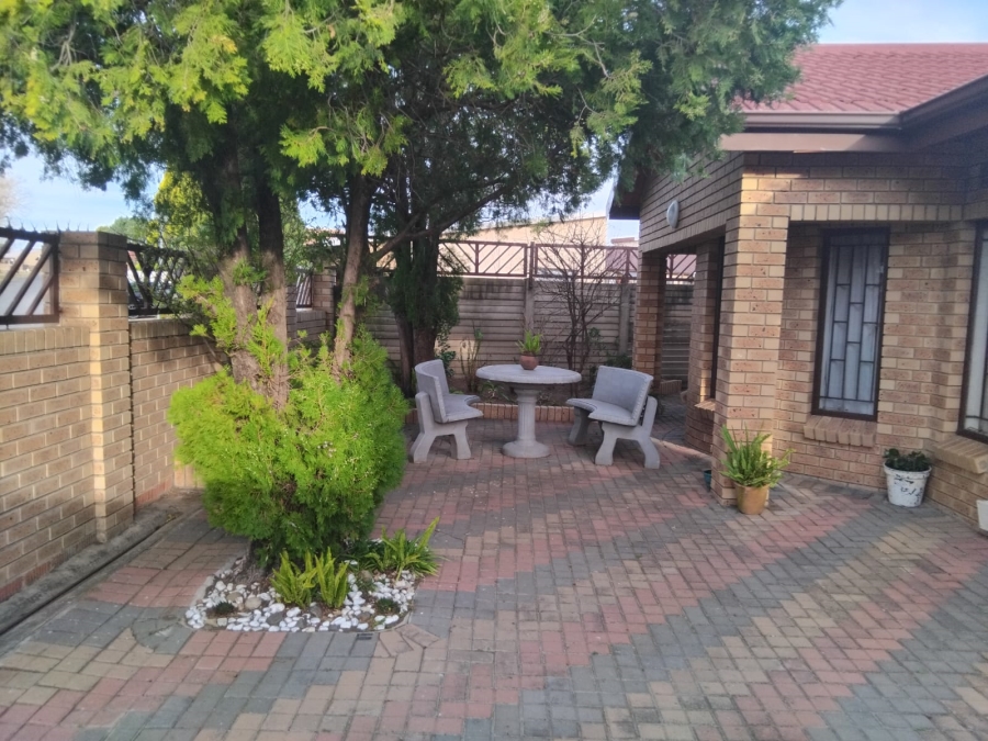 4 Bedroom Property for Sale in Lennoxton KwaZulu-Natal