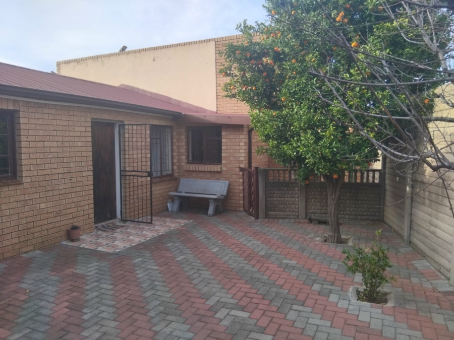 4 Bedroom Property for Sale in Lennoxton KwaZulu-Natal