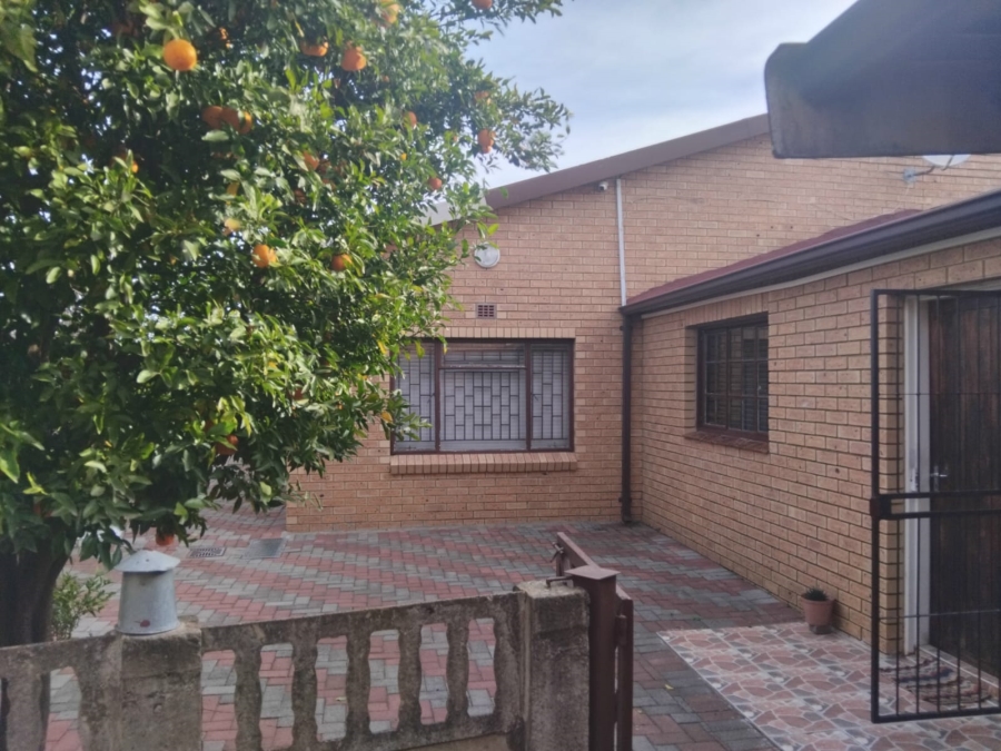 4 Bedroom Property for Sale in Lennoxton KwaZulu-Natal