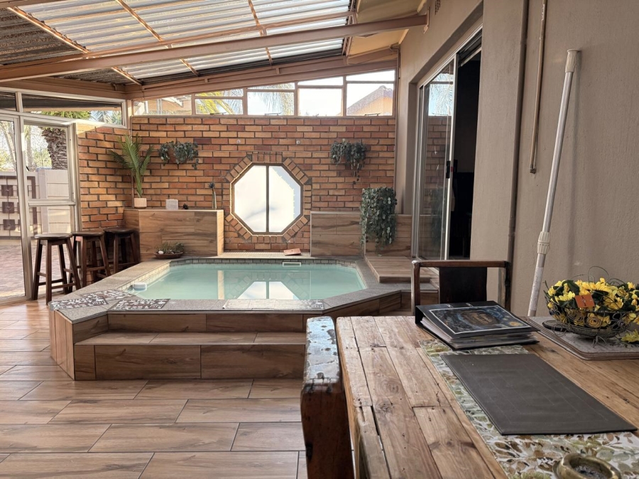 5 Bedroom Property for Sale in Huttenheights KwaZulu-Natal
