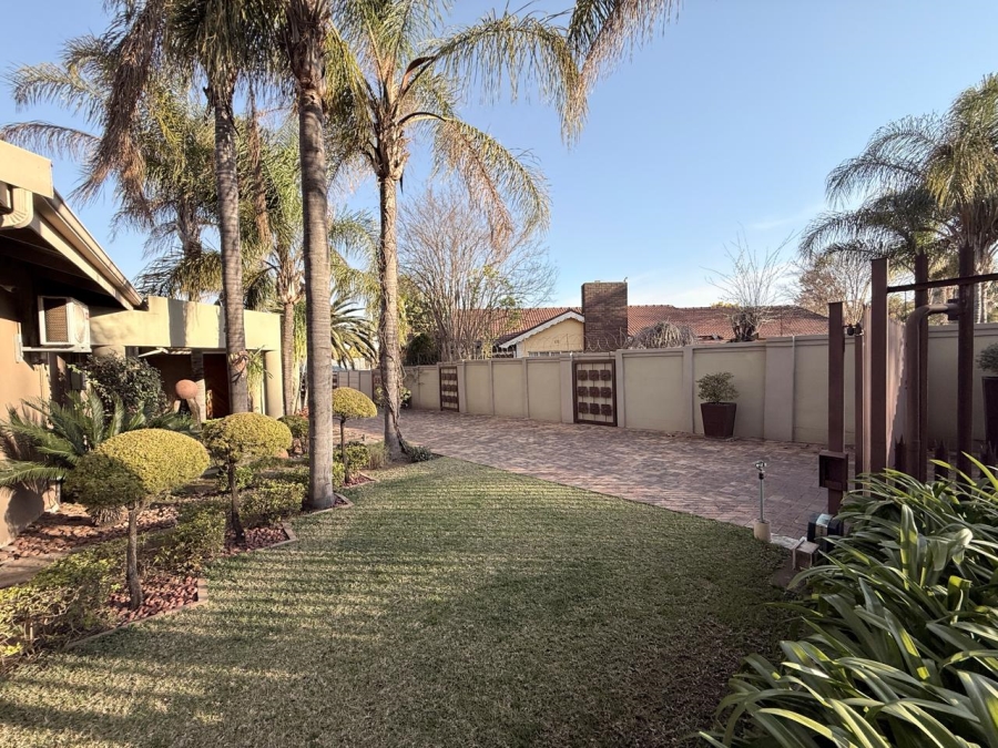 5 Bedroom Property for Sale in Huttenheights KwaZulu-Natal