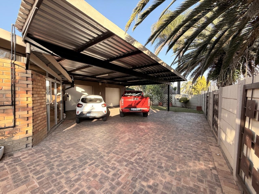 5 Bedroom Property for Sale in Huttenheights KwaZulu-Natal