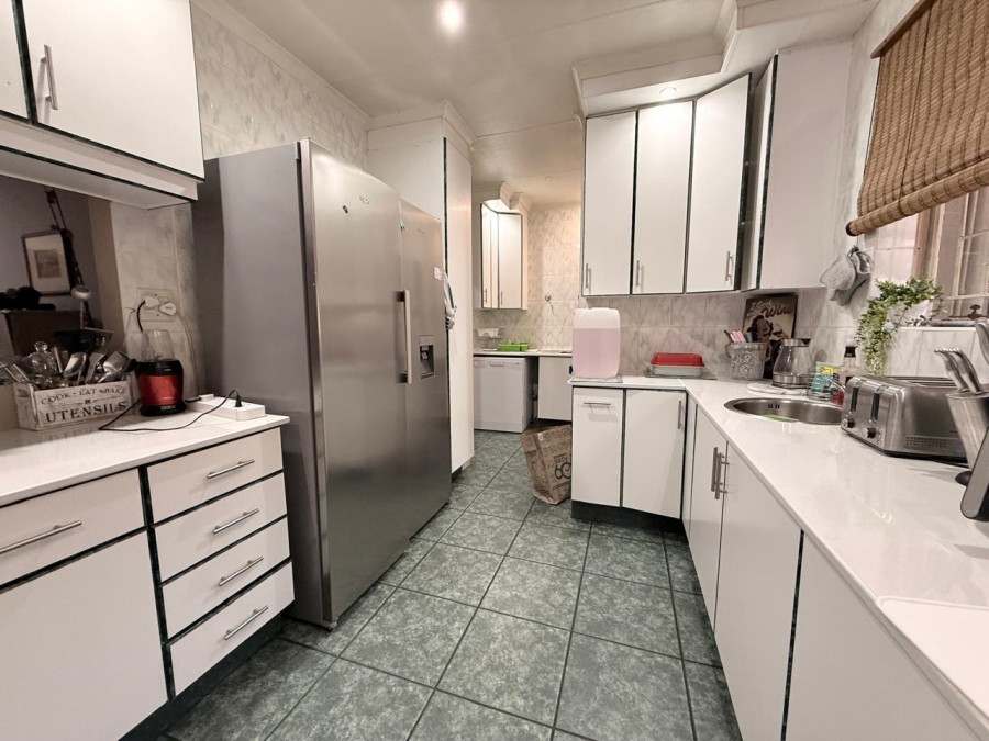 5 Bedroom Property for Sale in Huttenheights KwaZulu-Natal