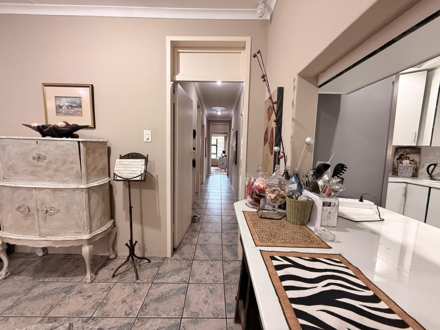 5 Bedroom Property for Sale in Huttenheights KwaZulu-Natal
