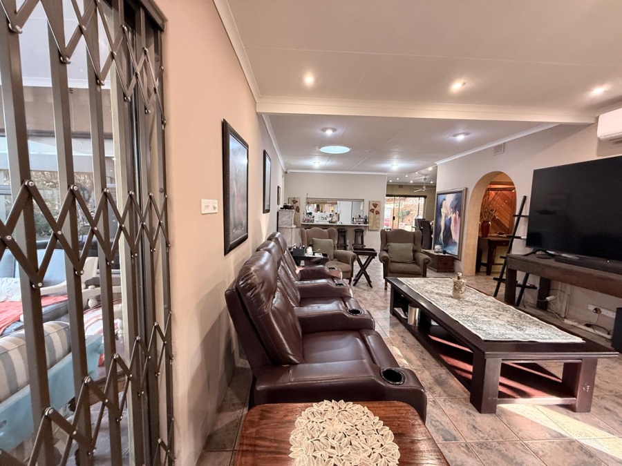 5 Bedroom Property for Sale in Huttenheights KwaZulu-Natal