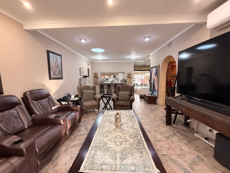 5 Bedroom Property for Sale in Huttenheights KwaZulu-Natal