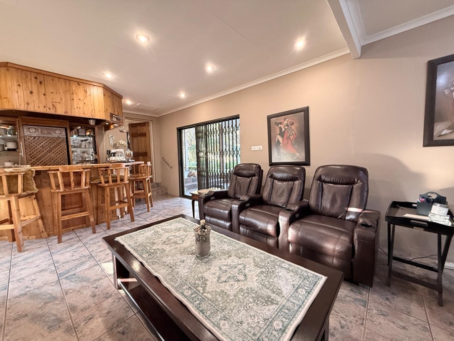 5 Bedroom Property for Sale in Huttenheights KwaZulu-Natal