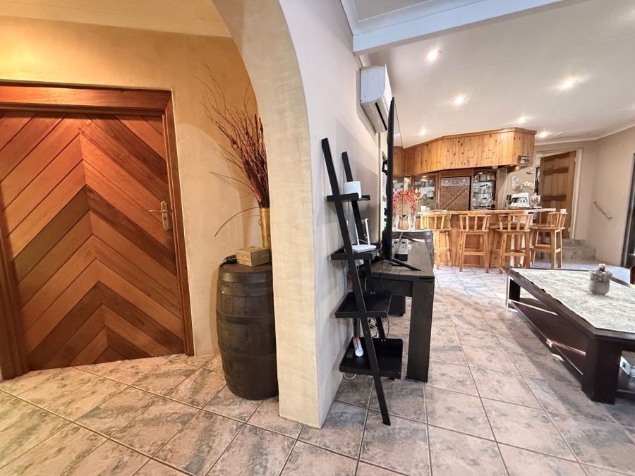 5 Bedroom Property for Sale in Huttenheights KwaZulu-Natal