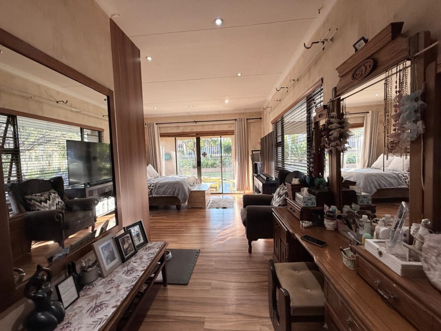5 Bedroom Property for Sale in Huttenheights KwaZulu-Natal