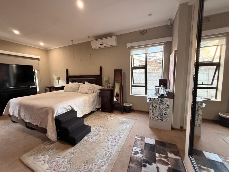 5 Bedroom Property for Sale in Huttenheights KwaZulu-Natal
