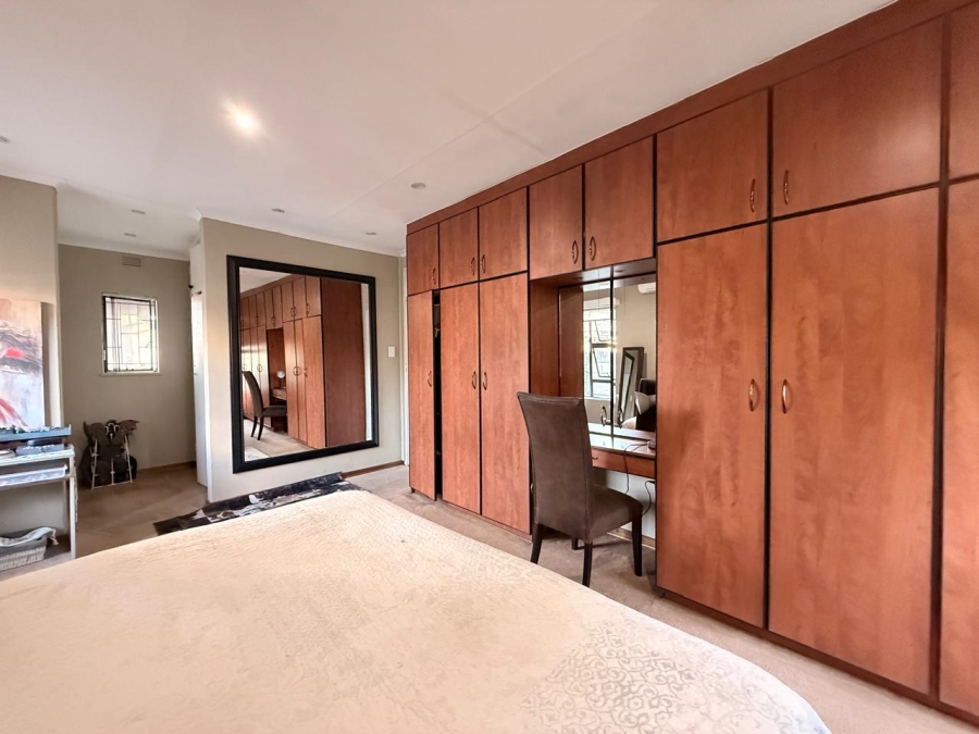 5 Bedroom Property for Sale in Huttenheights KwaZulu-Natal