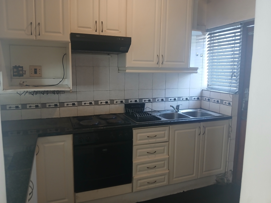 To Let 2 Bedroom Property for Rent in Fields Hill KwaZulu-Natal