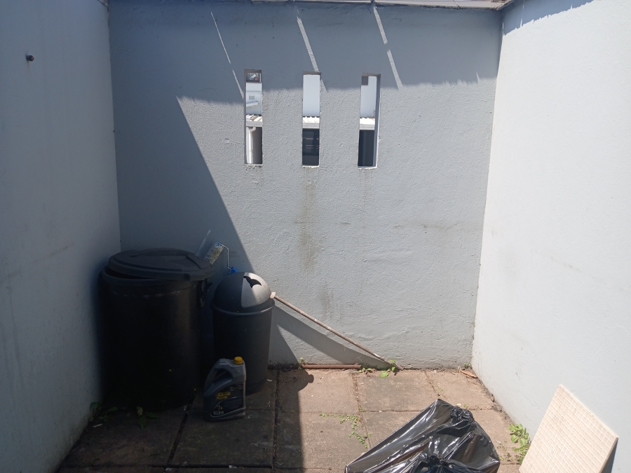 To Let 2 Bedroom Property for Rent in Fields Hill KwaZulu-Natal