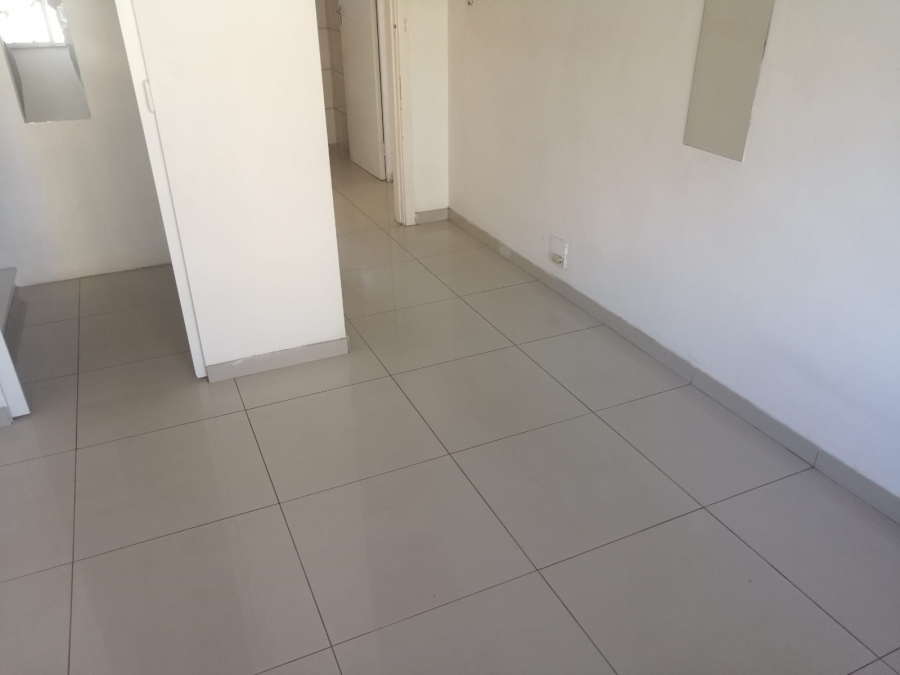 To Let 2 Bedroom Property for Rent in Essenwood KwaZulu-Natal
